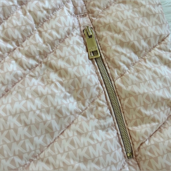 New! Michael Kors Down Sleeveless Vest - Picture 6 of 16